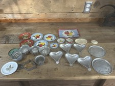Lot of vintage Tin Child's Dishes