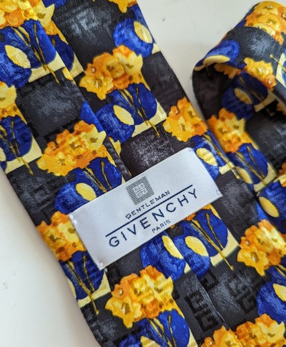 GIVENCHY GENTLEMAN BLUE YELLOW LOGO TIE 100% SILK FLORAL - Picture 8 of 8