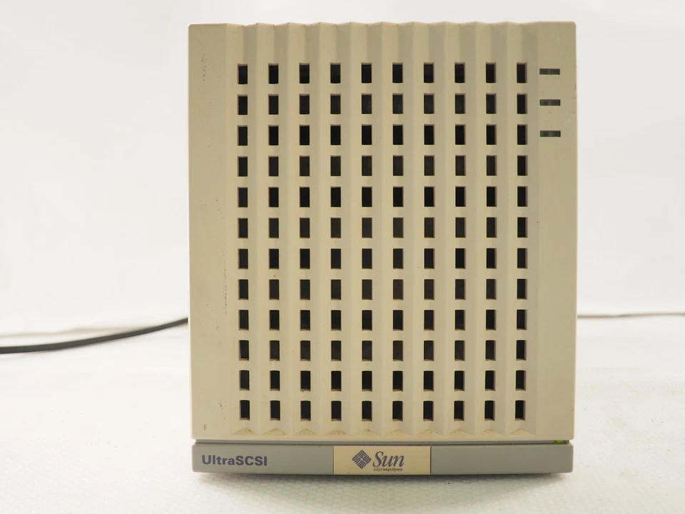 Sun Microsystems PN: 599-2231-01 StorEdge 711 Ultra SCSI Drivers Enclosure - Image 2 of 4