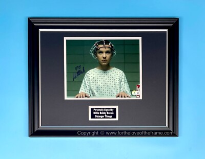Millie Bobby Brown signed Autogramm Stranger Things Eleven Foto Poster Beckett
