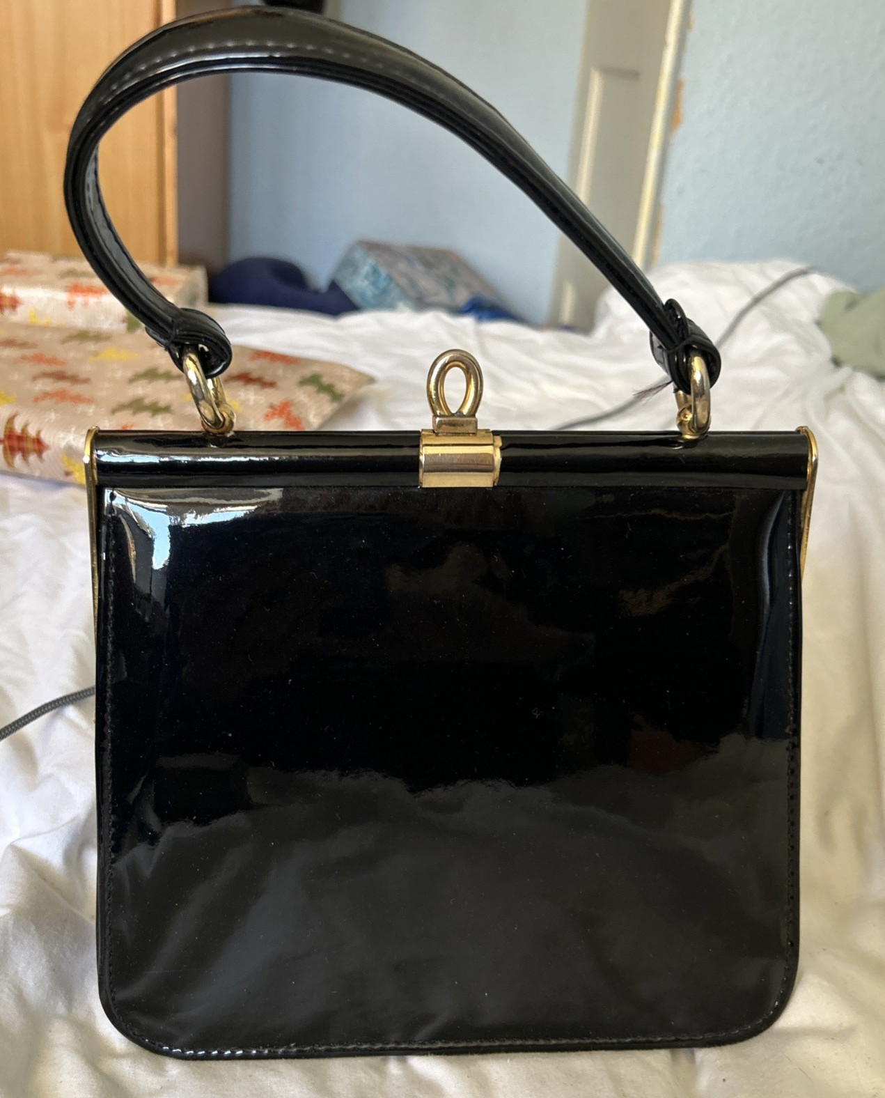 True Vintage 1960s Black Patent Bag, Red Lining, VGC 2