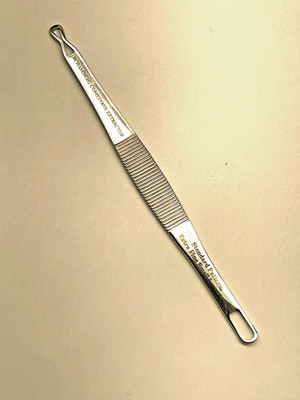 Schamberg Comedone Extractor, 3.75''  Standard Pattern Crimped small Loops