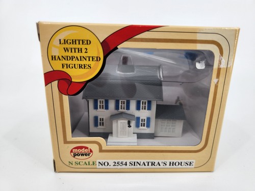 Modelo Power Escala N 2554 Casa de Sinatra Construida Iluminada con 2 Figuras Nuevo de Lote Antiguo | Condition: Used