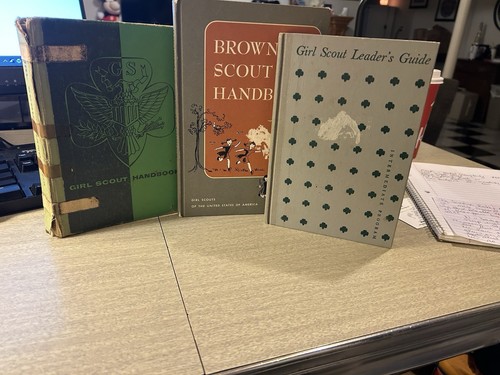 Vintage Girl Scount Brownie Scout Leader Guide Books Set 3 - Picture 1 of 6
