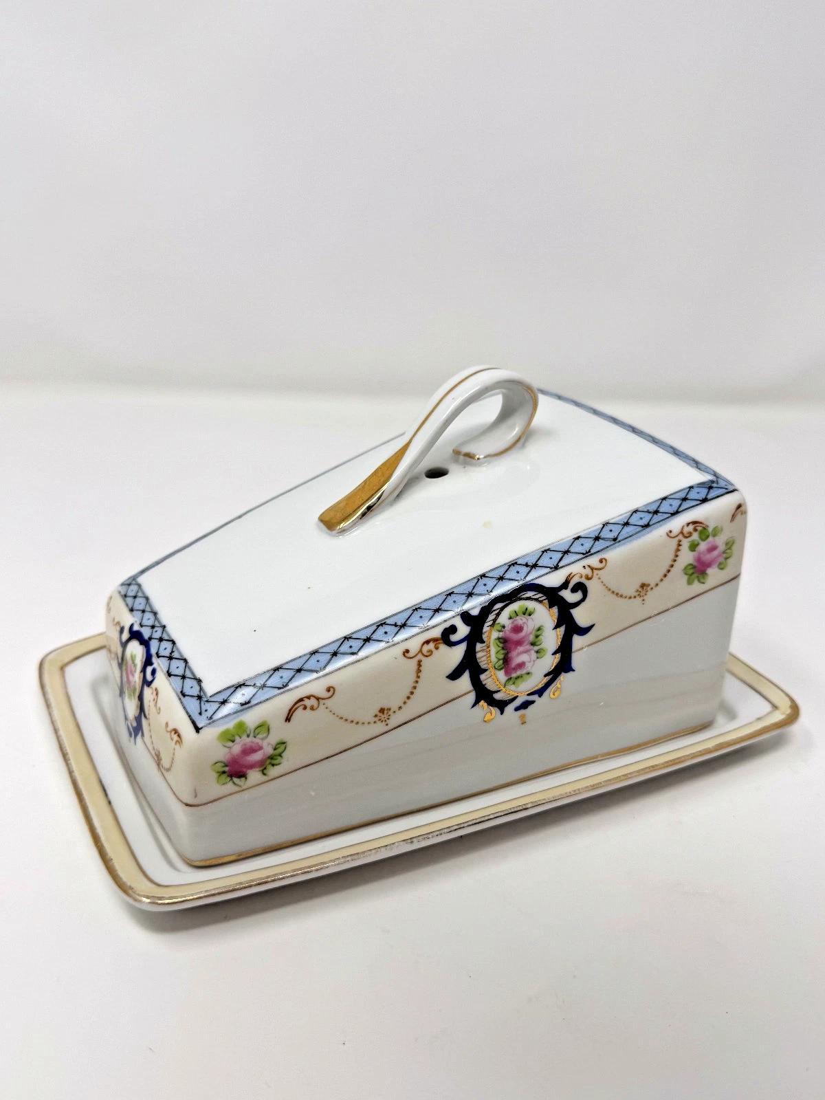 Antique Noritake Covered Butter Dish M in Wreath Cobalt Blue Gold Roses Japan
Opens in a new window
