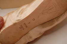 NIB Bloch Ballet Sonata Pointe Shoes 85.00 S2130L Color - pink 7 D Not Return