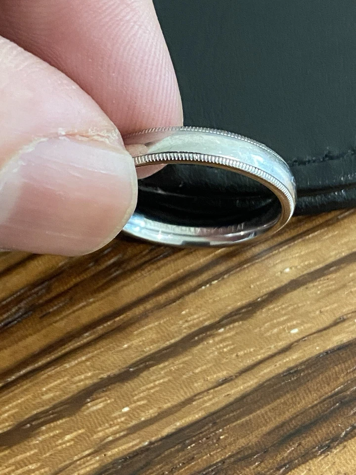 Aliança de casamento masculina de platina Haniken Jewelers NYC - Imagem 4 de 4