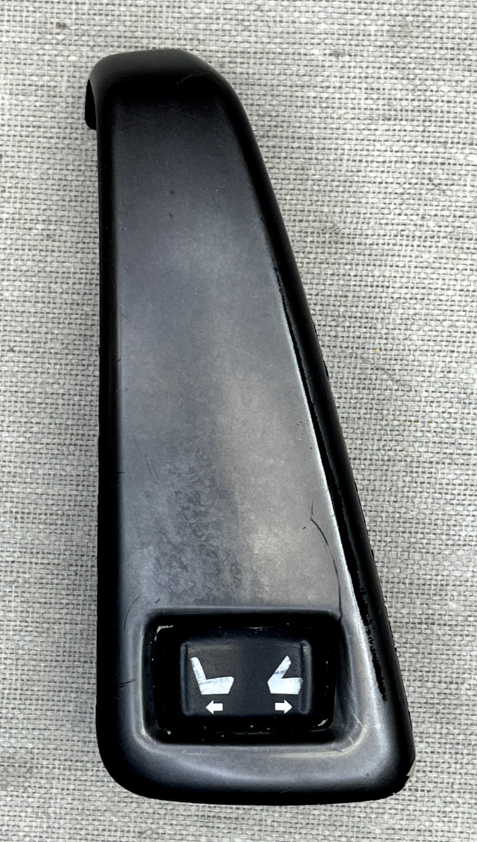 10-15 LEXUS IS250C IS350C FRONT RIGHT SEAT SHOULDER BELT HANGER CAP 73172-53020
