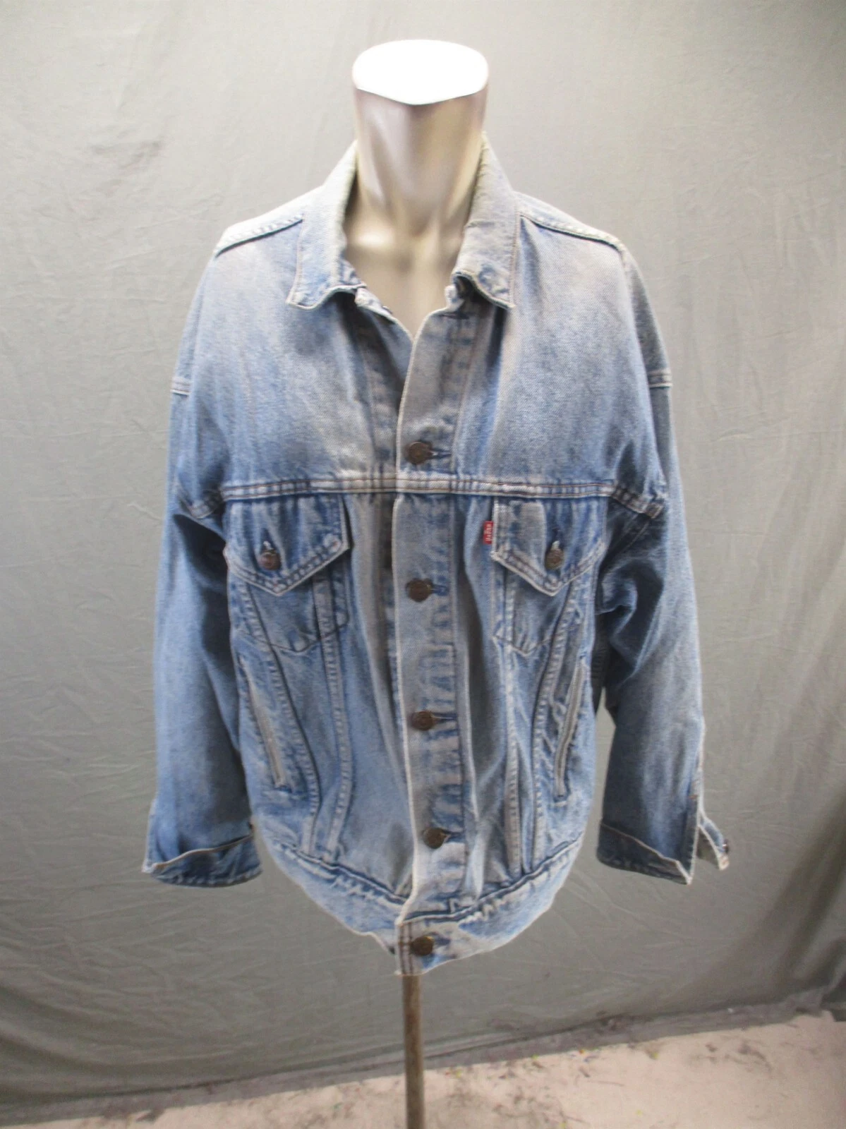 LEVI'S Size L Mens Blue Vintage Pockets Made in USA Button Up Denim Jacket 011