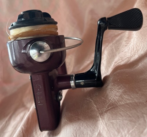 VINTAGE 1970s SHAKESPEARE WONDEREEL ROYAL MAROON model 2052 DA FISHING REEL EX+ - Picture 8 of 12