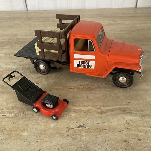 TRUST WORTHY 1:25 SCALE 1953 WILLYS JEEP STAKE BED DIE CAST MODEL BANK - Picture 3 of 9