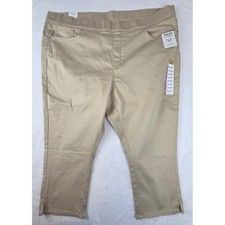 Signature by Levi Strauss Gold Label NWT Shaping Pull-On Capri Tan Womens 24