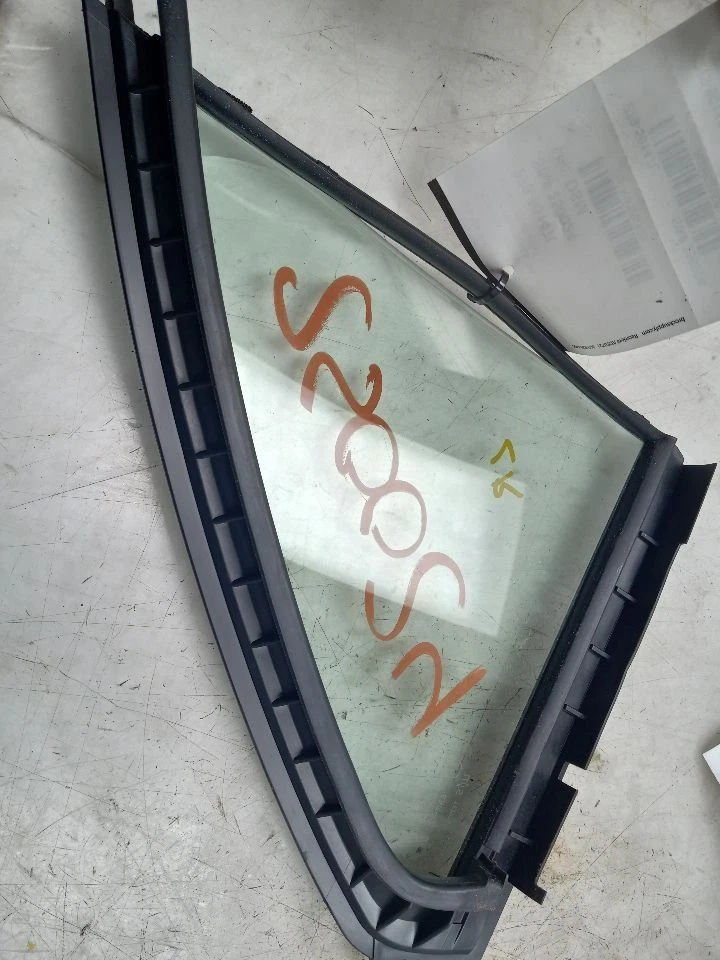 07-12 TOYOTA YARIS S CONDUCTOR TRASERO PUERTA IZQUIERDA VENTILACIÓN CRISTAL Foto 3 de 4