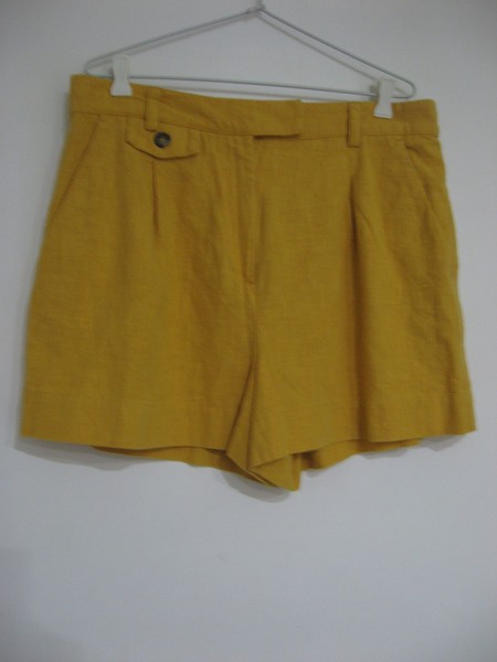 SPORTSGIRL MUSTARD ZIP FRONT WIDE LEG SHORTS WITH POCKETS SIZE 16