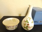 2 Wedgwood Bone China Wild Strawberry bud vase open sugar bowl wrapping paper — photo 2