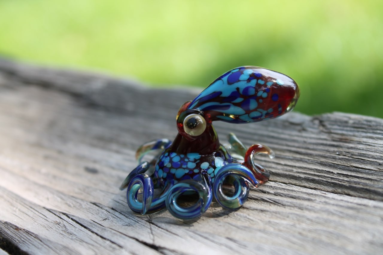 Red & Deep Blue Blown Glass Octopus – Lampwork Kraken Figurine – Ocean Octopus