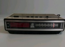GE General Electric 7-4625C AM FM Radio Alarm Clock Walnut Grain Vintage Tested