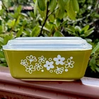 VTG MCM Pyrex Spring Blossom Crazy Daisy 502 Refrigerator Dish & Lid 1.5 Pt