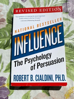 語学+参考書 influence: The Psychology of Persuasion (Collins Business Essentials) Influence The Psychology of Persuasion Collins Business Essentials