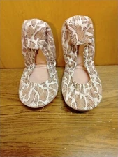 The Storehouse flats Women’s size 6 Pink Snakeskin slippers