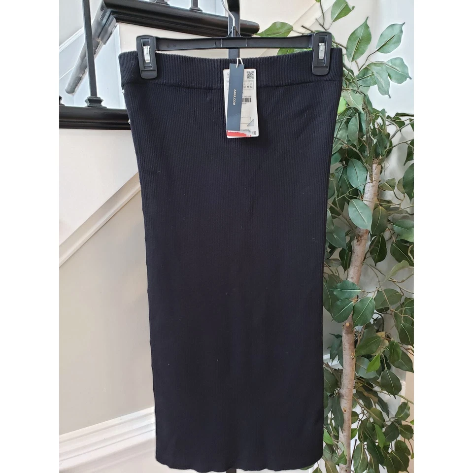 Skrit recto y lápiz Zara para mujer mediano negro a rayas tejido viscosa Foto 4 de 4