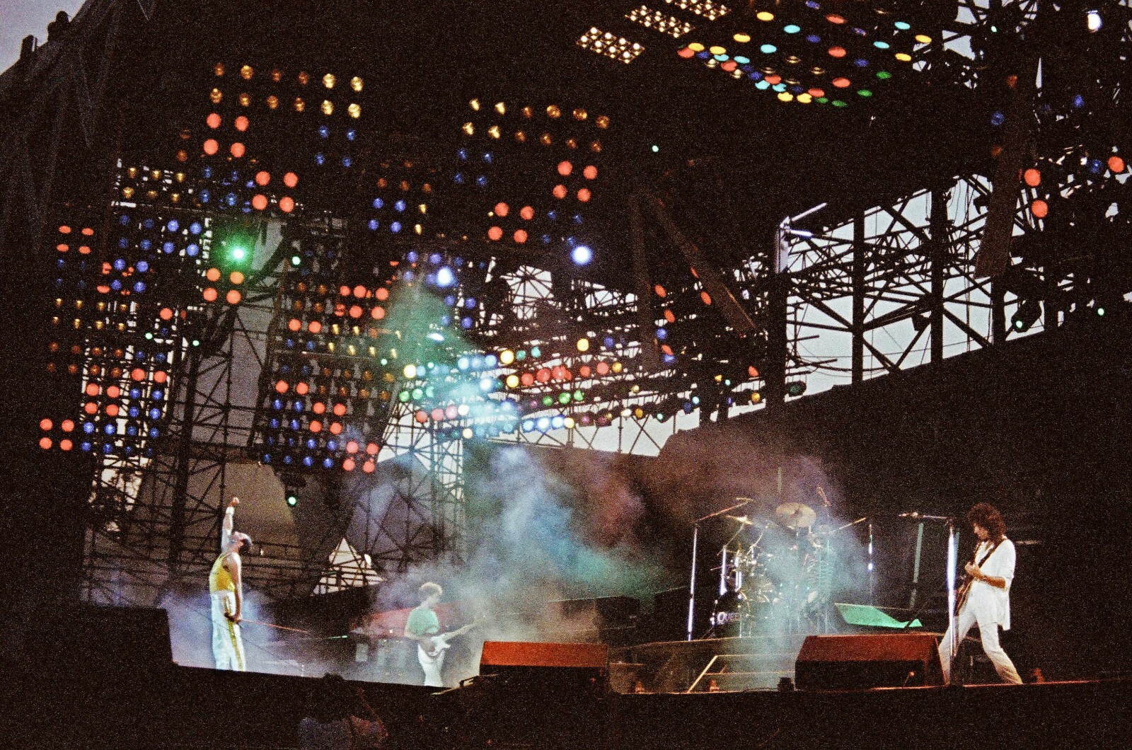 QUEEN in concert Knebworth 1986, 60 PHOTOS! Freddie's final UK gig