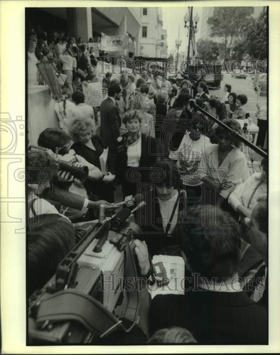 1989 Pressefoto Rechtsanwältin Rachael Pine, ACLU, nach Guste-Connick Anhörung - Bild 1 von 2