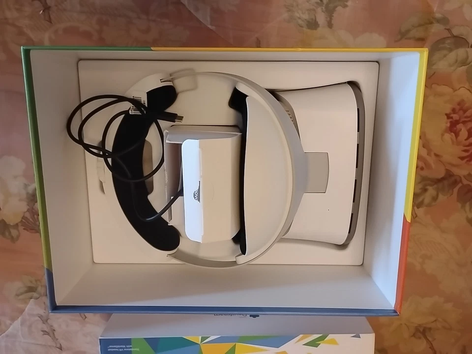 Lenovo Mirage Solo with Daydream Virtual Reality Headset - Image 3 of 4