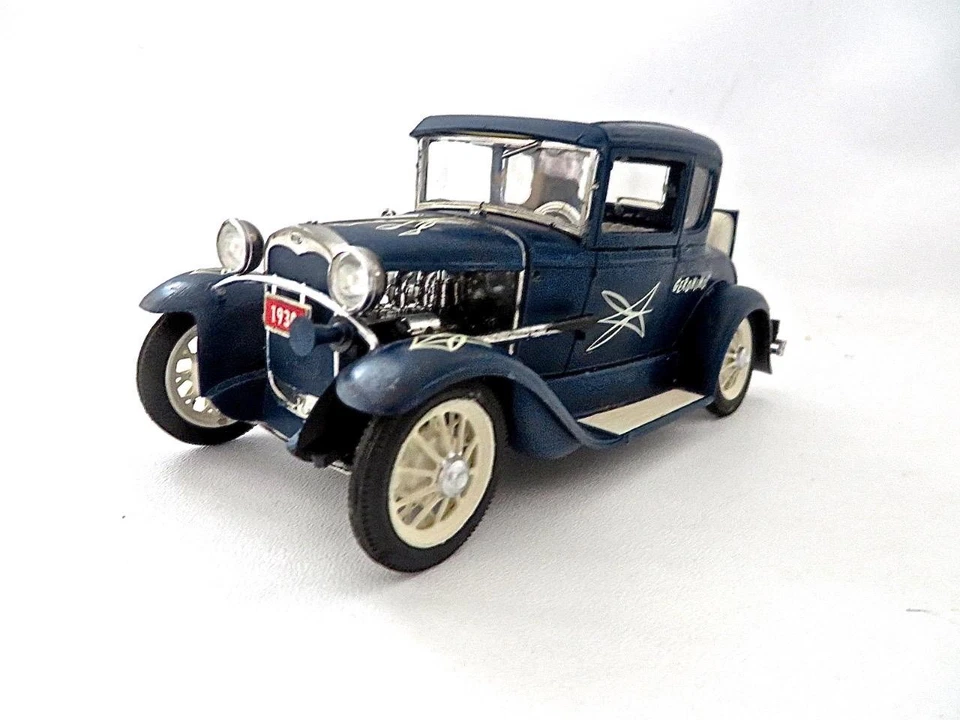 Ford Hot Rod 1930 "Geronimo" construido con monograma con caja original con instrucciones Foto 2 de 4