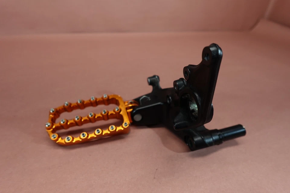 KTM 390 Adventure 2020 20-24 pie delantero derecho montaje de clavija NICECNC Foto 3 de 4