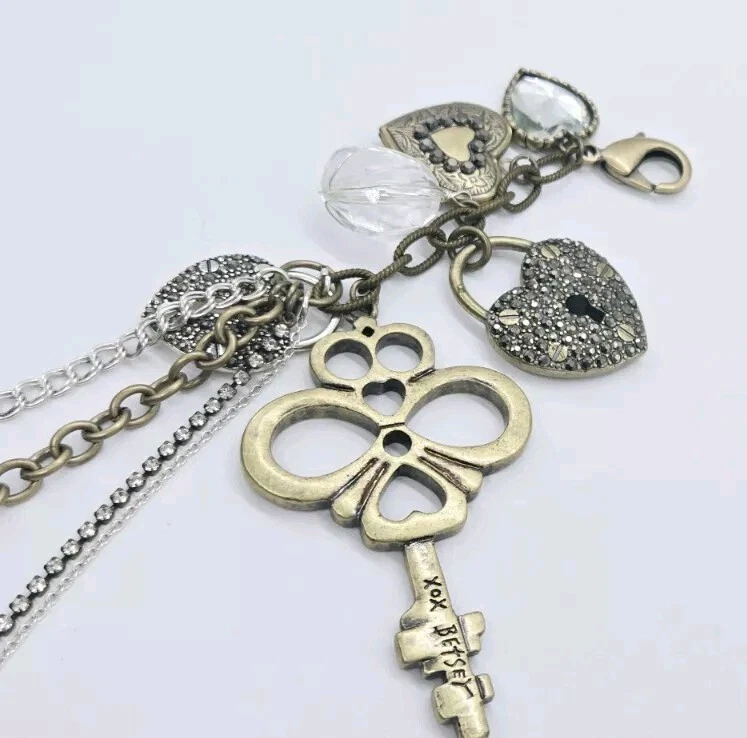 Dije Betsey Johnson Cerradura y Llave en Capas Dos Tonos Dorado y Plata 8 en Langosta 