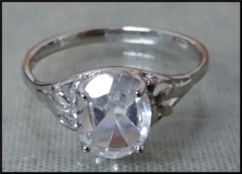 Vintage 925 Sterling Silver Ring Crystal April Birthstone Solitaire Size 8 - Picture 2 of 6