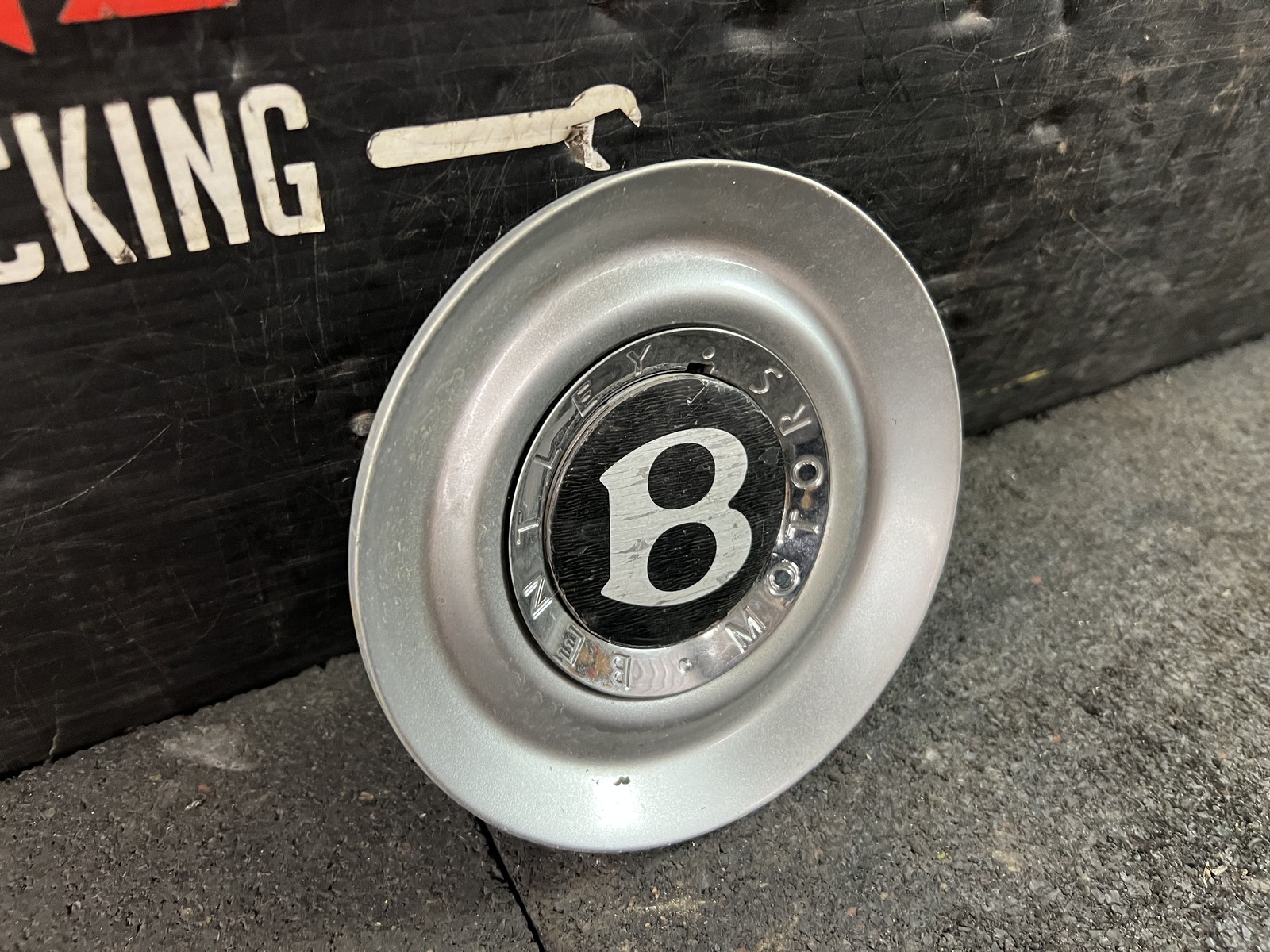 03-13 BENTLEY CONTINENTAL WHEEL CENTER HUB CAP