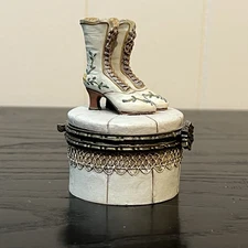 The Leonardo Collection Floral Detail Victorian Shoes Pill / Trinket Box Lace