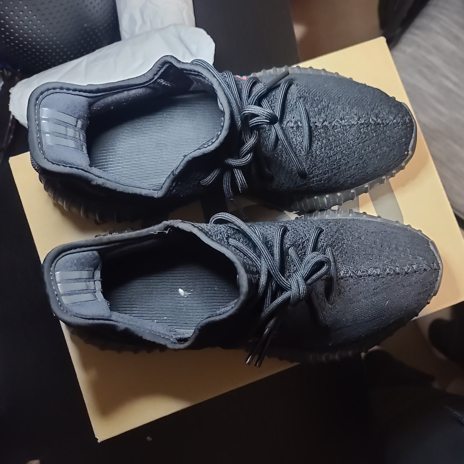 Size 9 - adidas Yeezy Boost 350 V2 Bred thumbnail 2