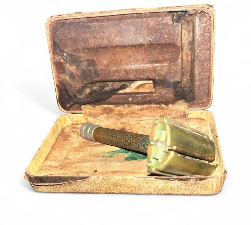 1930s-40s Vintage Gillette  Metal Safety Razor Shaving Tool with Storage Case