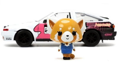 JADA TOYS, TOYOTA Trueno AE86 mit Figurine AGGRETSUKO 1986, 1/24, JAD33725 - Bild 1 von 4