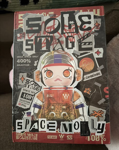 Popmart Space Molly SOLESTAGE 400%, SEALED BUT SLIGHT BOX DAMAGE