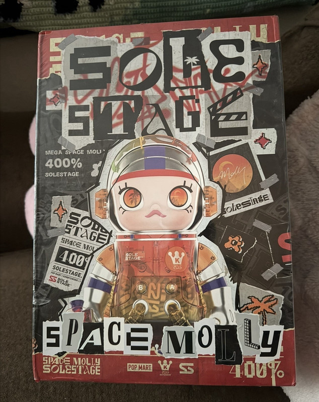 Popmart Space Molly SOLESTAGE 400%, SEALED BUT SLIGHT BOX DAMAGE