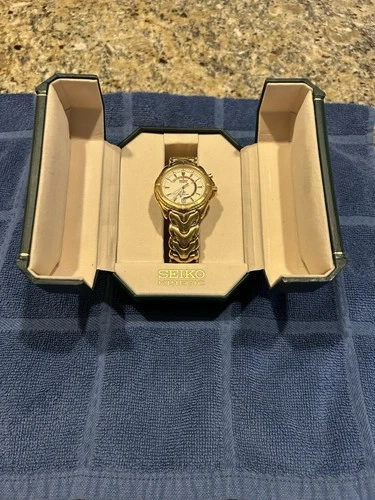 Men’s Seiko Vintage Kinetic Sport Gold Watch.  SKH228.