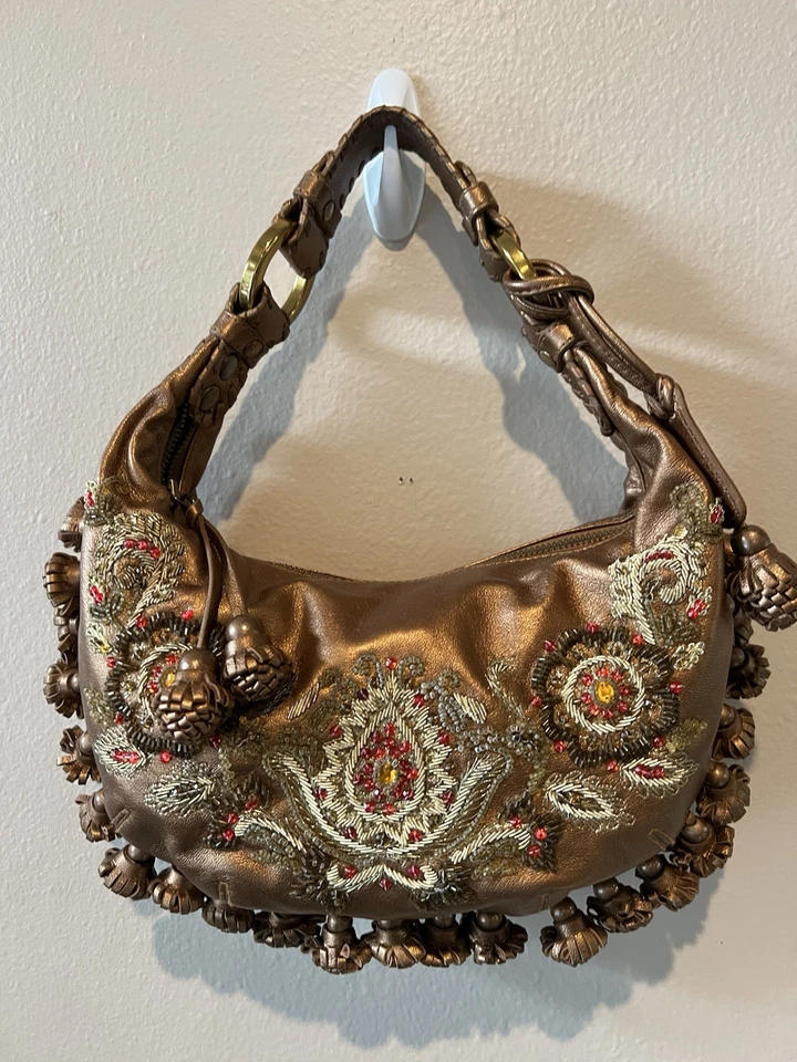 Bolso Cartera Isabella Fiore Bronce Cuero Dora Inspirado en la India Bordado con Cuentas Foto 2 de 4