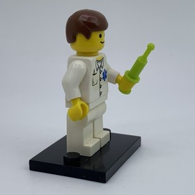 LEGO Doctor EMT Minifigure from Hospital Town doc027 9322