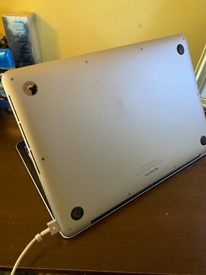 Apple MacBook Pro MF839LL/A 128GB Flash Storage - 8GB LPDDR3 - 13.3in with Intel