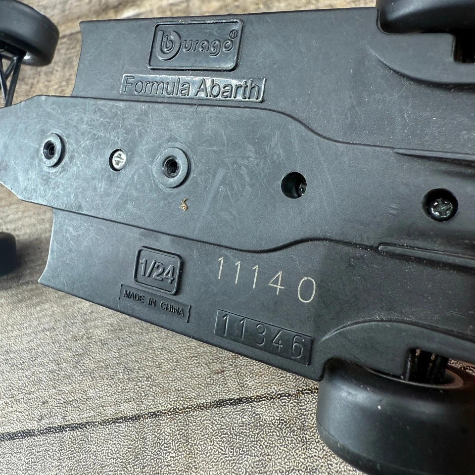 老式 Burago Formula Abarth 玩具车 1/24 比例 — 第 3/4 张图片