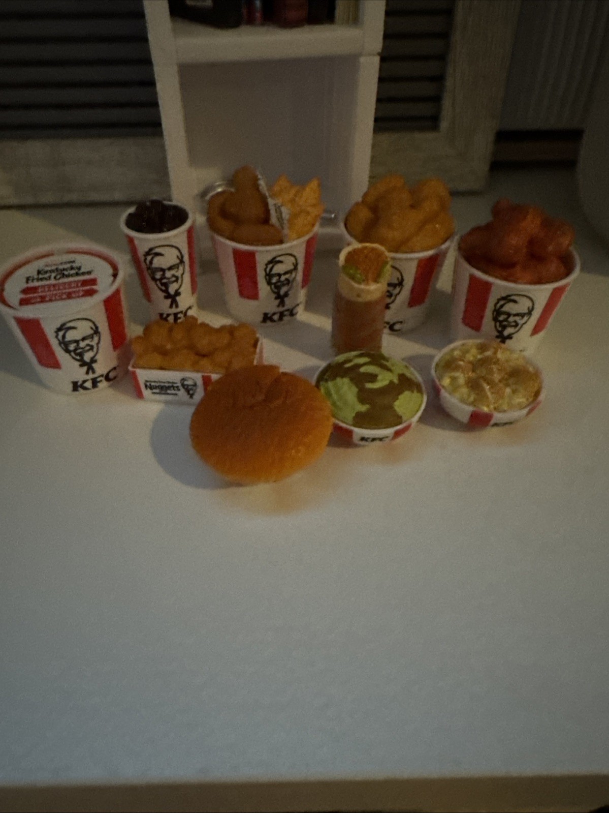 Lote de 10 Mini Marcas KFC Comida Pollo Olla Pastel Original Cubos Patatas Envoltura