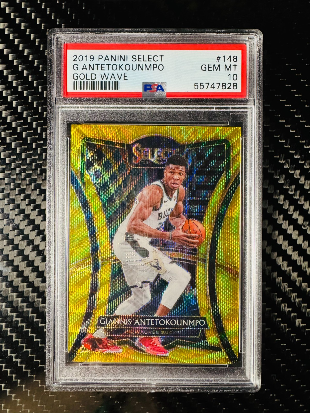 Giannis Antetokounmpo 2019-20 Panini Select Premier Level Gold Wave #148 PSA 10