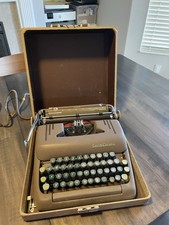Smith Corona Vintage Manual Portable Typewriter With Smith Corona Carrying Case thumbnail