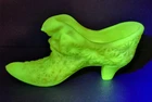 Fenton Cat's Head Shoe Daisy & Button Custard Uranium Glass UV Reactive Glows