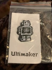 Vintage Ultimaker Robot Silver Tone Enamel Lapel Pin (GW11)