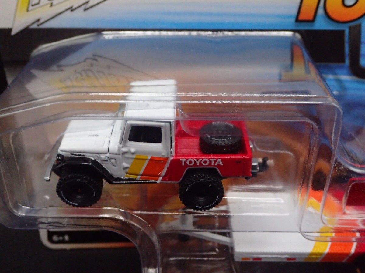 2025 JOHNNY LIGHTNING TOW & GO 1980 TOYOTA LAND CRUISER WITH